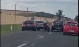 Reglări de conturi între două grupări, pe traseu. Poliția a identificat și reținut mai mulți bărbați